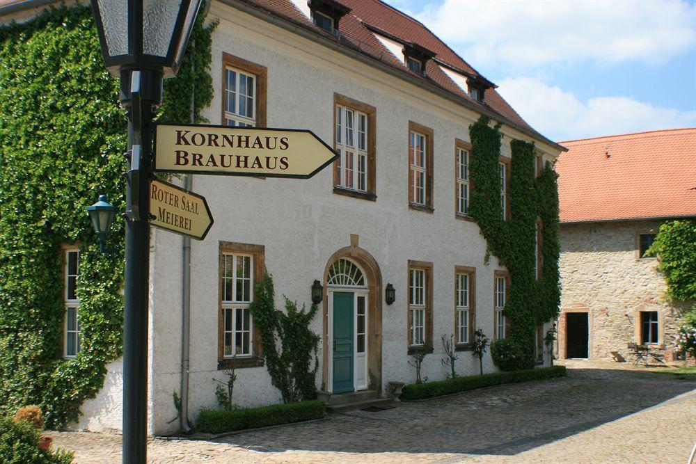 Hotel Burg Wanzleben Экстерьер фото